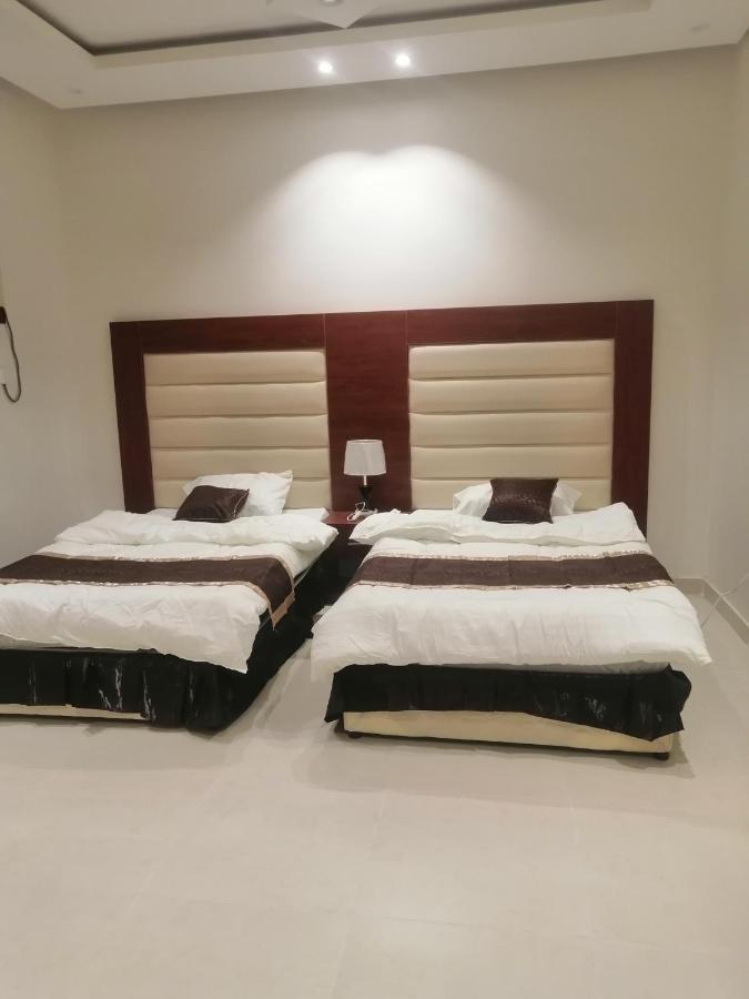 Three Rose Apartment *