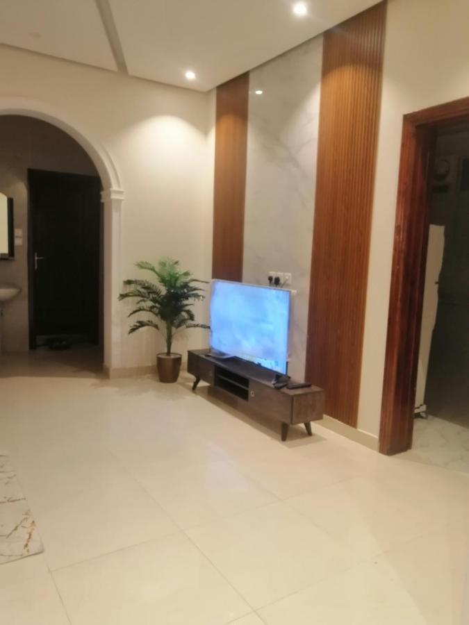 Three Rose Apartment *