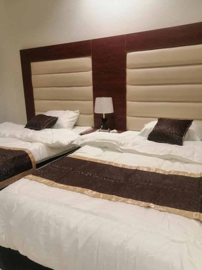 Three Rose Apartment *