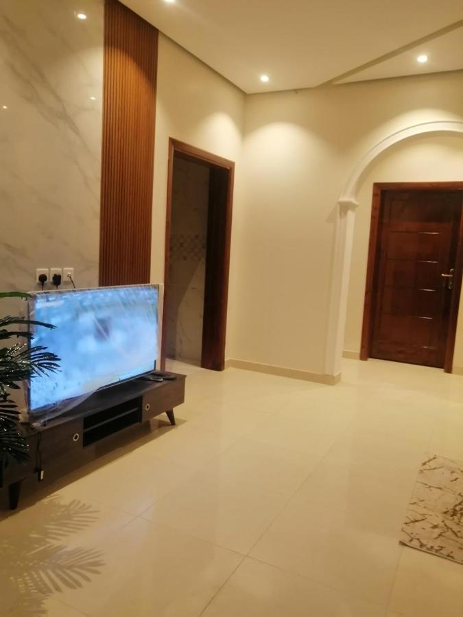 Three Rose Apartment *